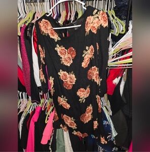 💋5/20 Forever 21 size small floral dress